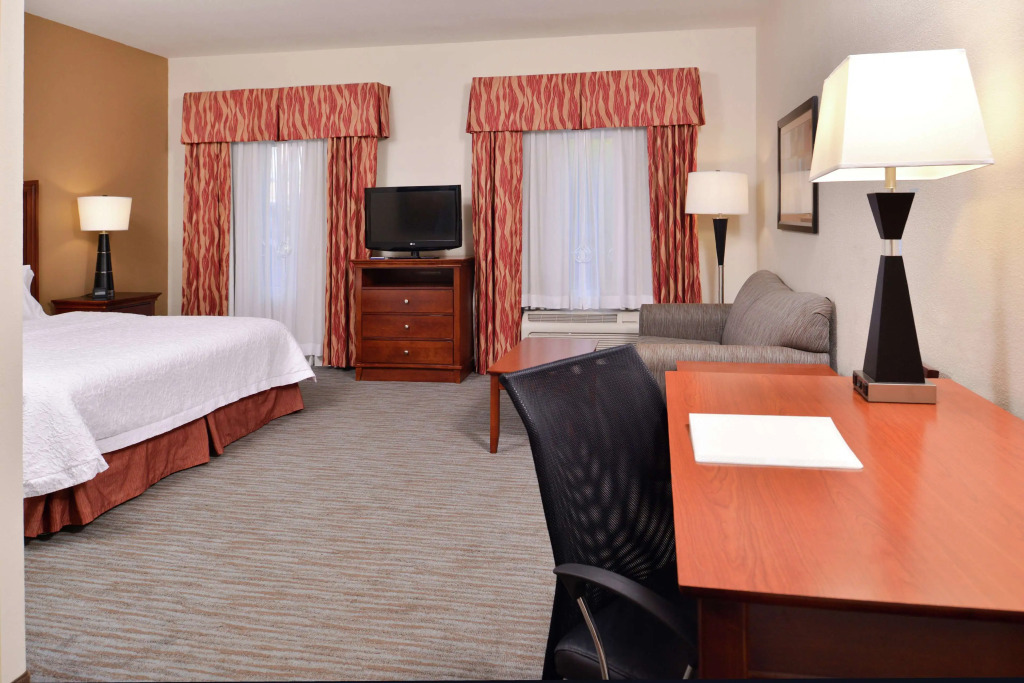 Hampton Inn & Suites Cape Coral / Fort Myers