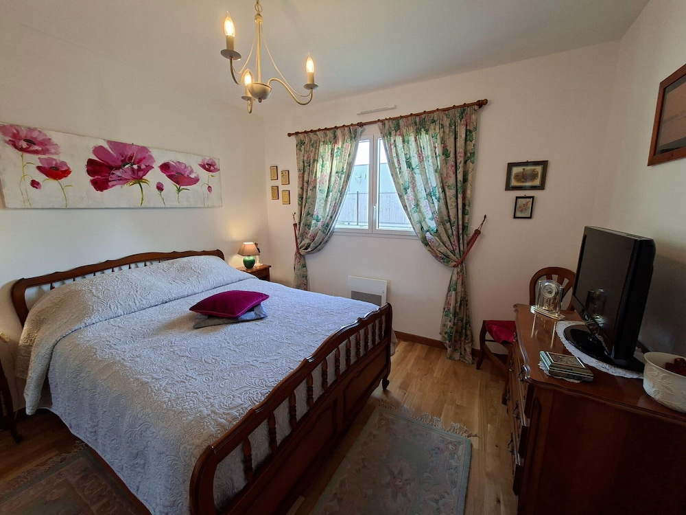 Ground Floor Holiday Home in Plestin des Greves