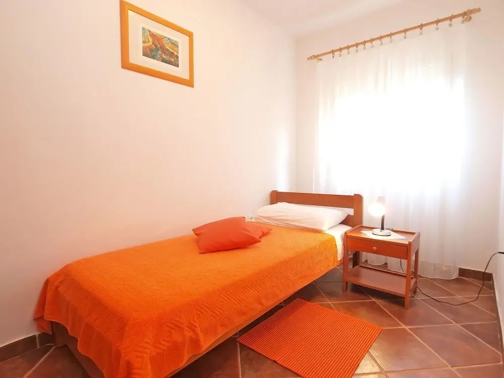 Apartment 446