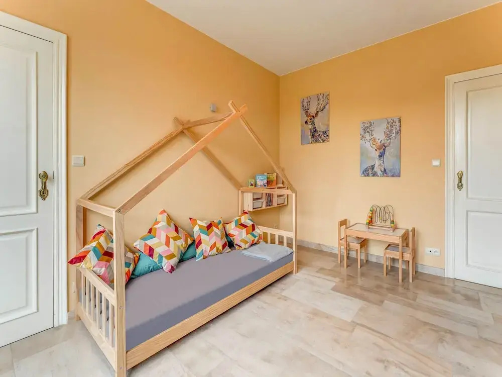 Luxury holiday home with sauna and jacuzzi in Heers