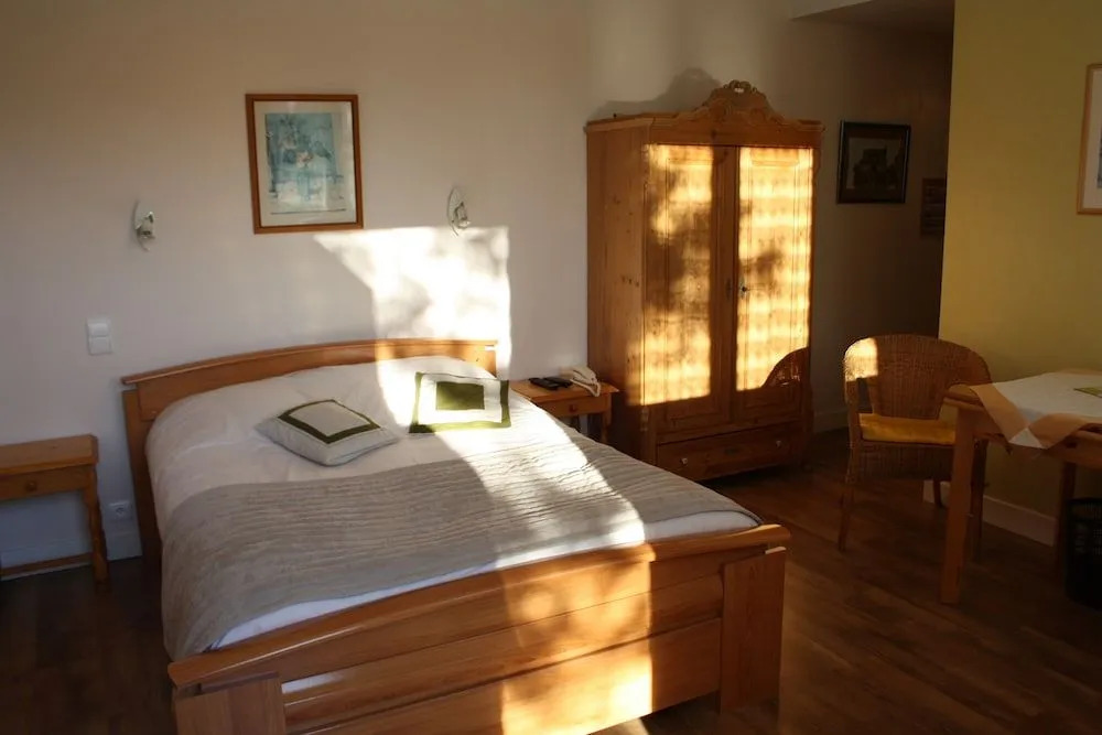 Hotel Saint julien aux bois