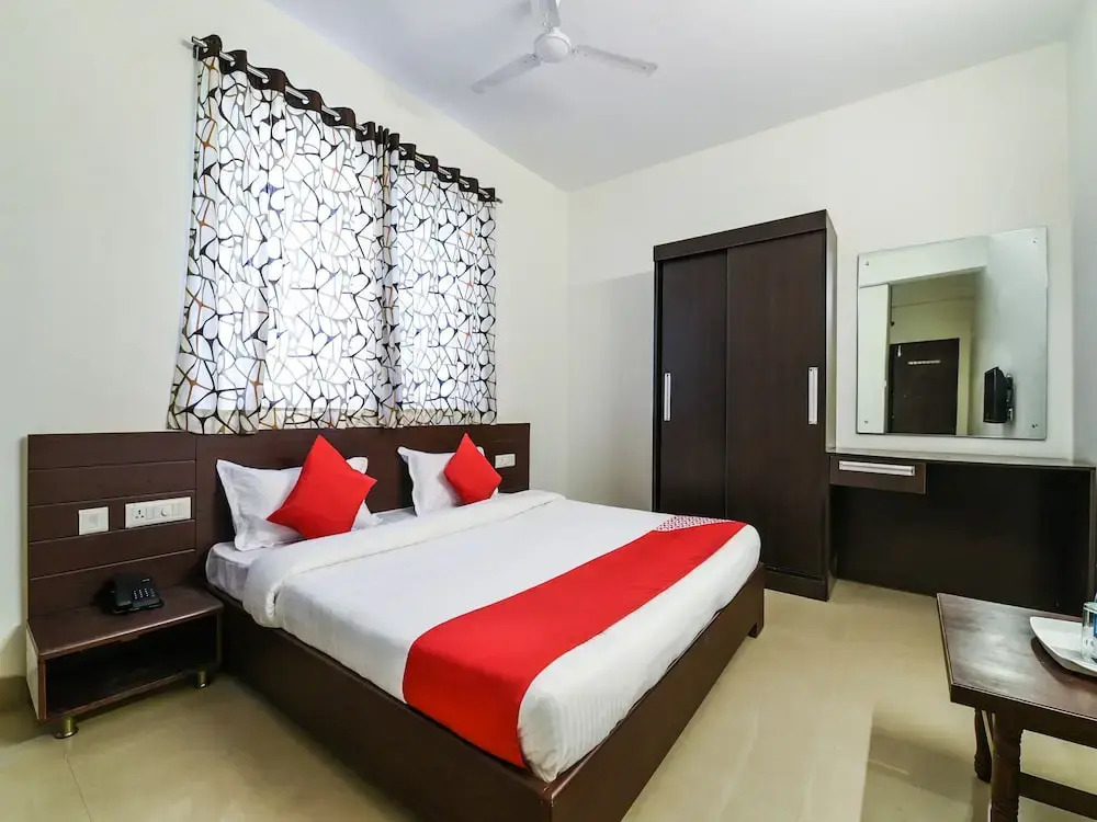 OYO 16653 Green City Service Apartment