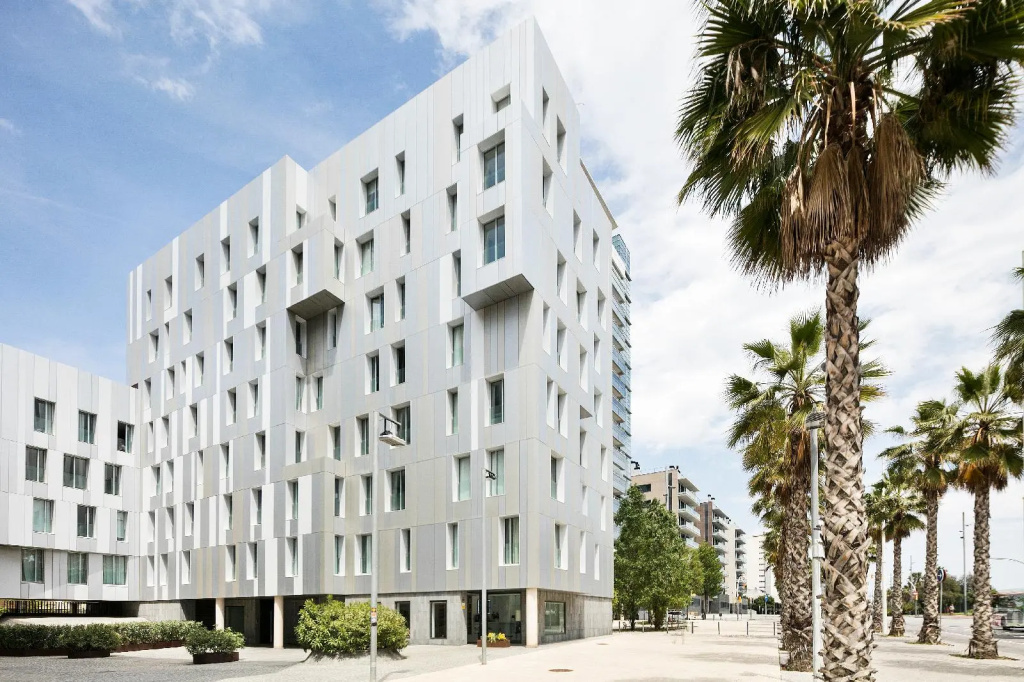 Lugaris Beach Apartments