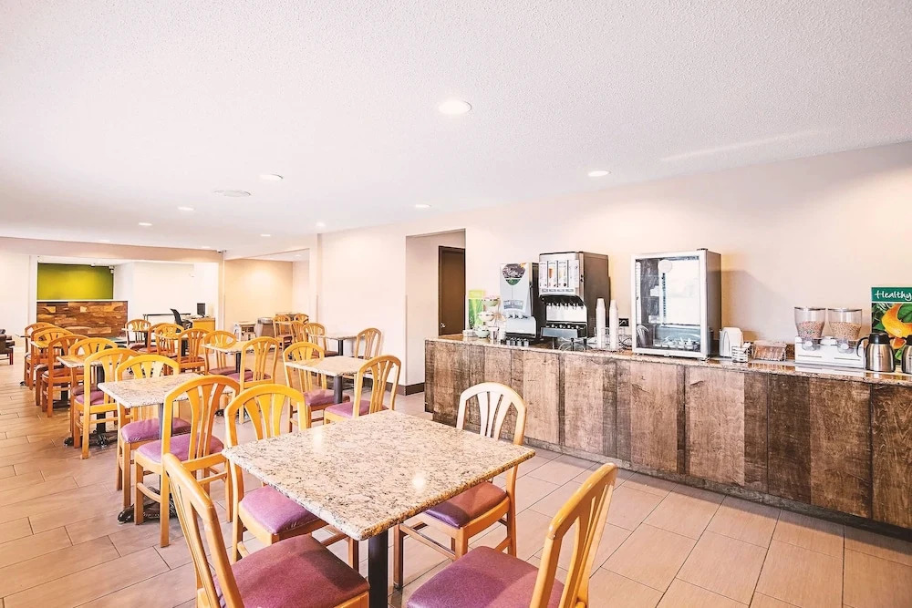 La Quinta Inn Milwaukee Northwest