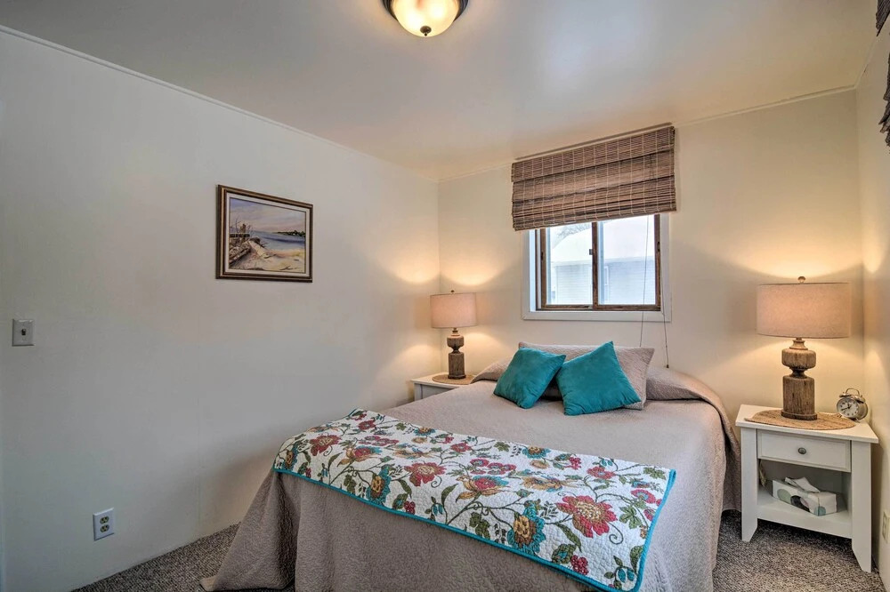 Hip Downtown Cottage - Walk to Beach, Pier, Dining