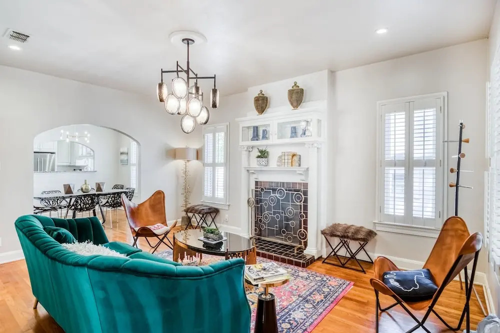 Charmer Close To Dt Austin- Large 4bd/3ba + Hottub 4 Bedroom Home