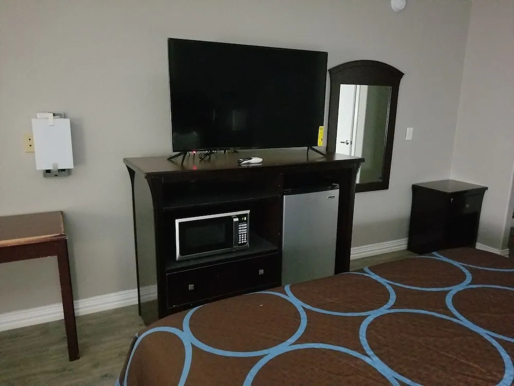 Executive Inn & Suites