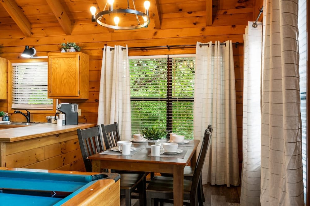 View-location-hot Tub-pool Table-3 Fireplaces