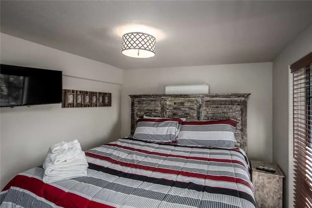 Lucky Bear Lodge - Three Bedroom Cabin