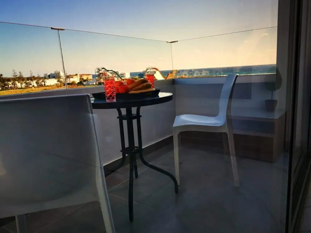 Nissi Avenue Suites