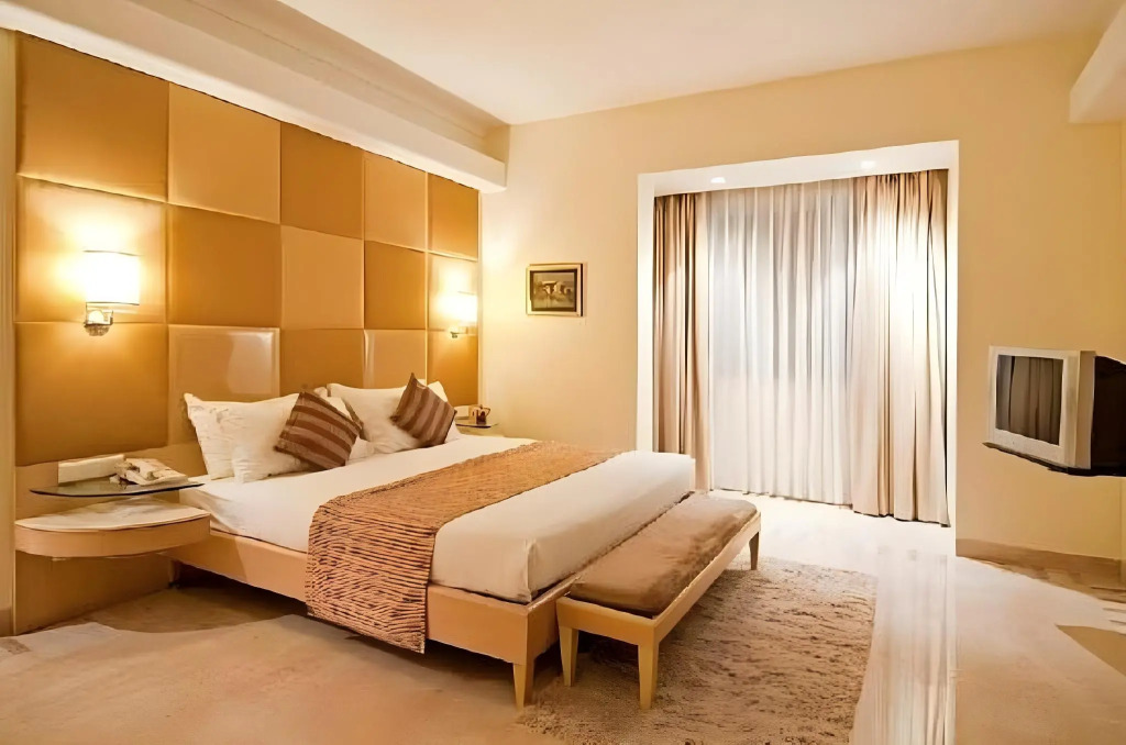 Ascot Hotel
