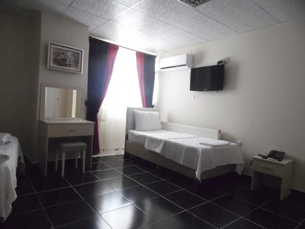 Saral Hotel