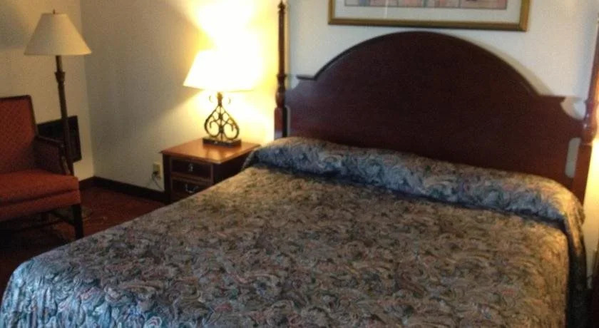 Embassy Motel - Franklin