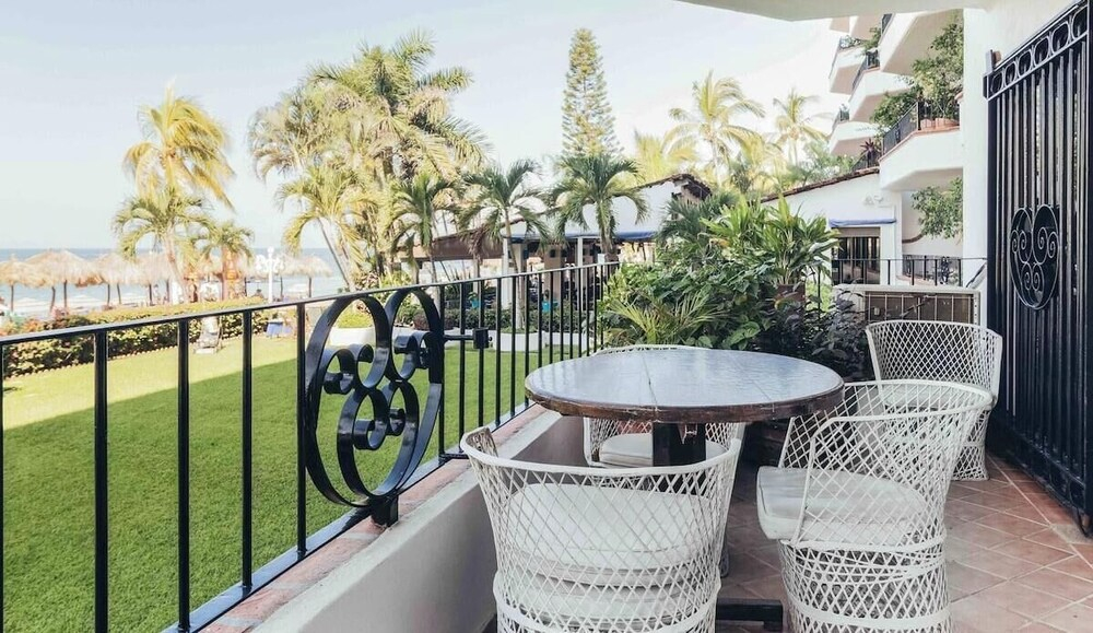 Ocean View 2Br Condo-balcony-beach-pool VDS 111