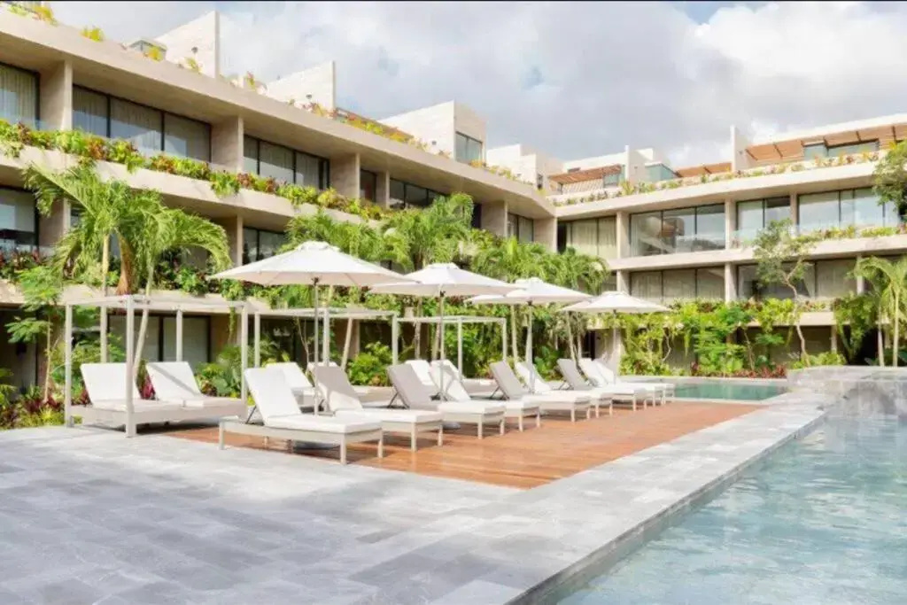 Penthouse LOFT with GYM, Beach Club & Wifi without separate bedrooms, just 1 King Size Bed and 1 Sofa Bed