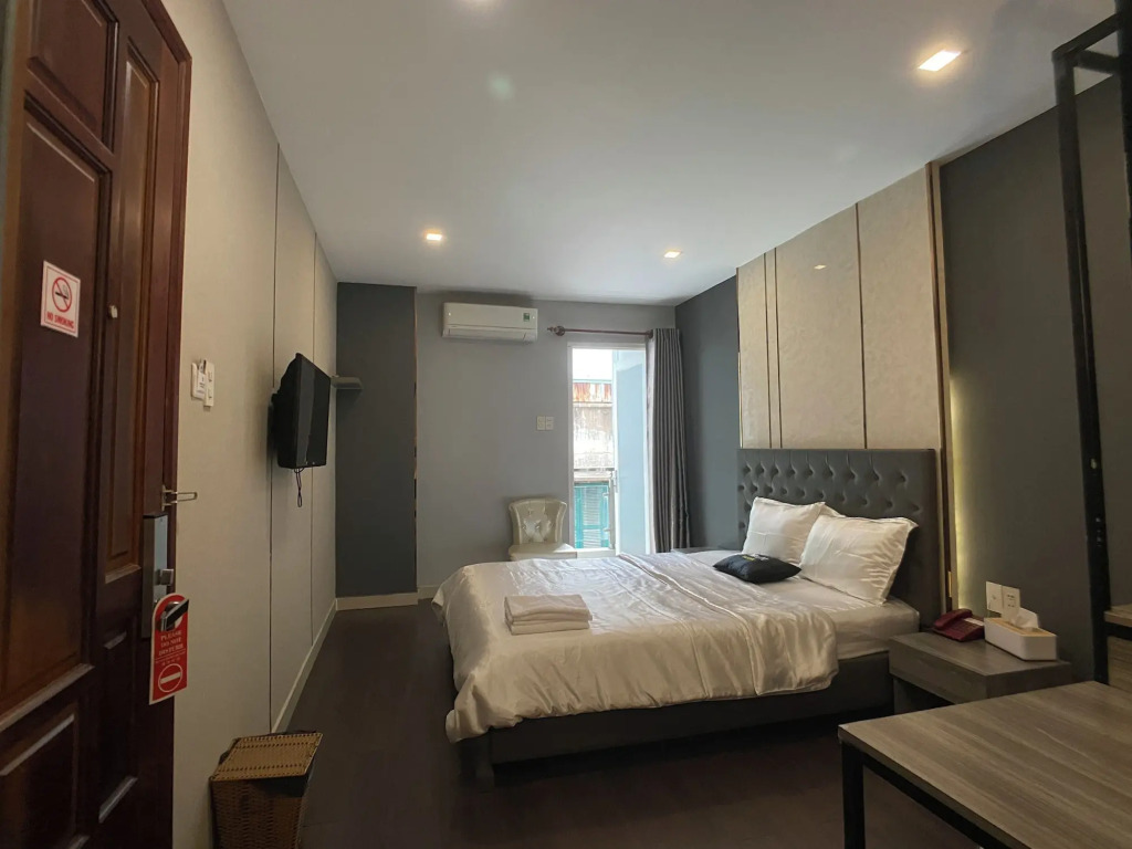 M&H Hotel