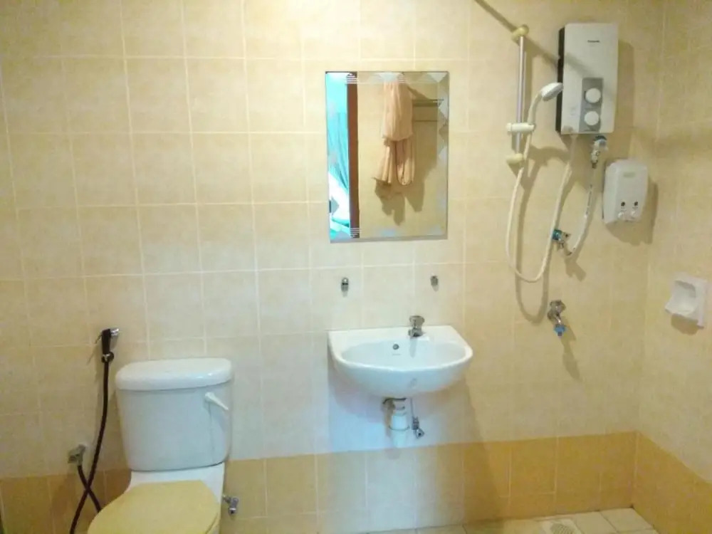 OYO HOME 90301 Suria Service Apartments @ Bukit Merak Laketown Resort