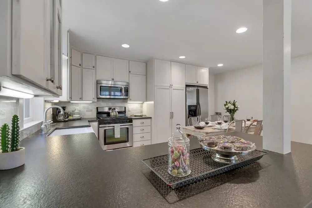 Gorgeous Home 2 Blks to Main St With Pool and Spa!