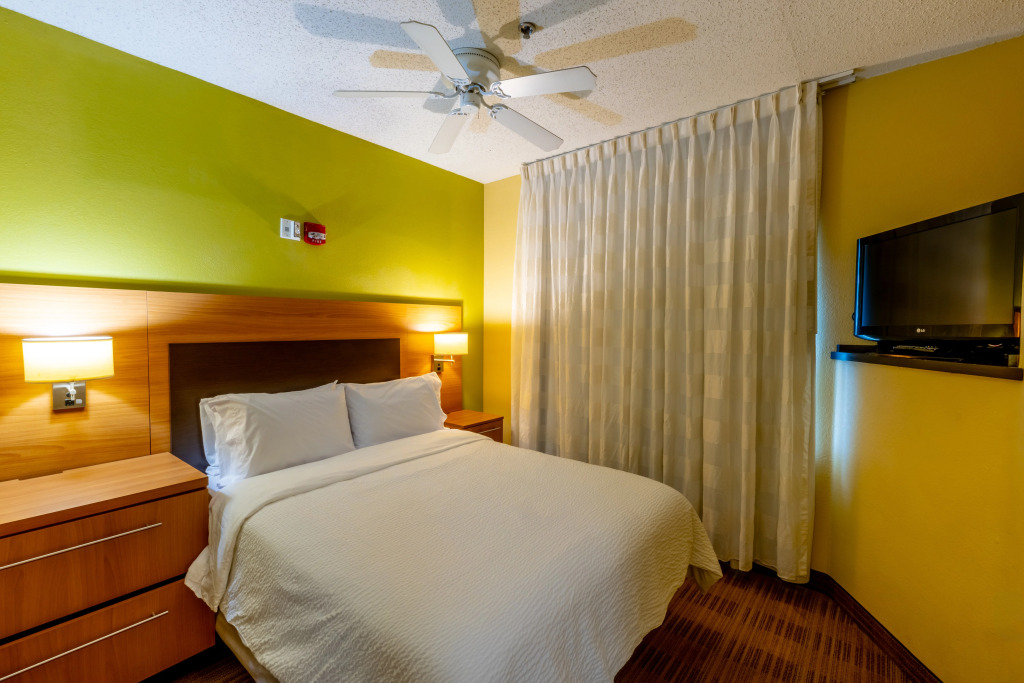 Candlewood Suites Bedford - Fort Worth by IHG