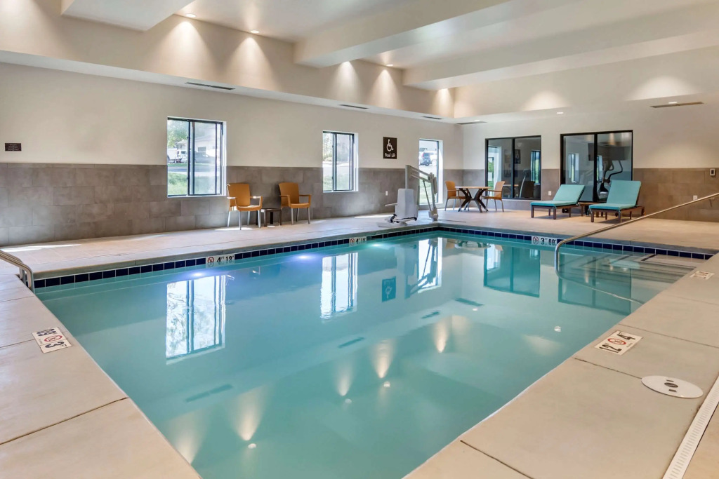 Comfort Suites Grandview - Kansas City
