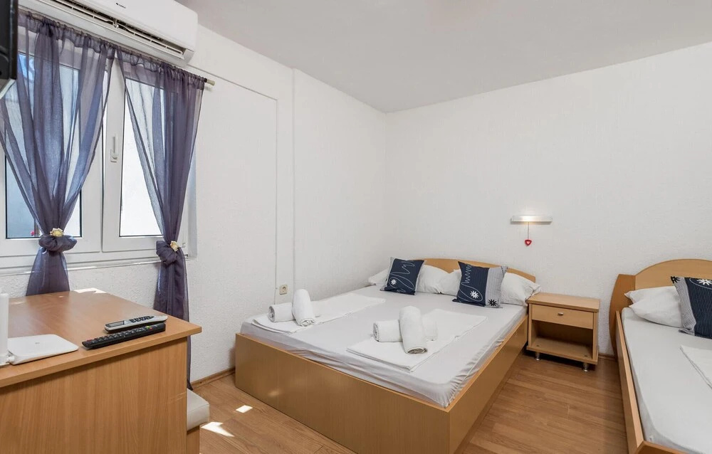 Nice Apartment in Lopar With 1 Bedrooms and Wifi