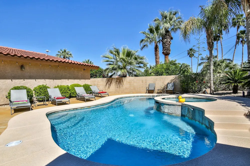 Oasis in the Heart Of Palm Springs - Four Bedroom Home