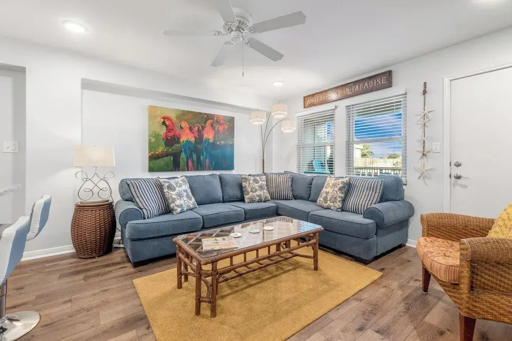Sunrise Villas 101 - BOARDWALK TO THE BEACH