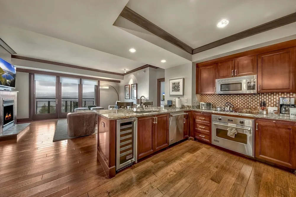 Summer Sale: Constellation S | 3 Bedroom Penthouse Condo by RedAwning