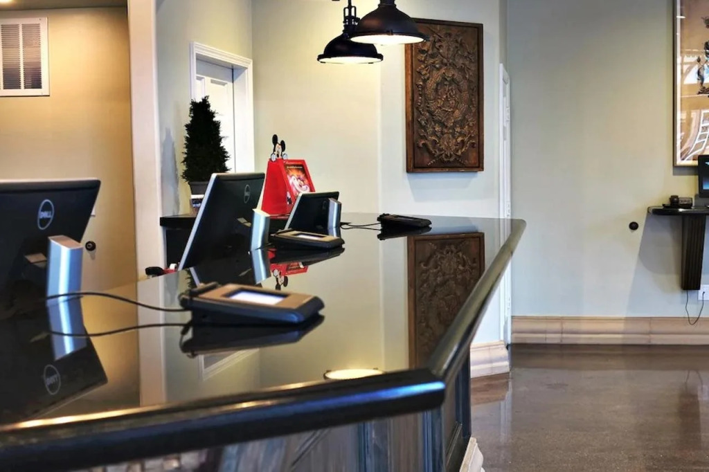 Anaheim Camelot Inn & Suites