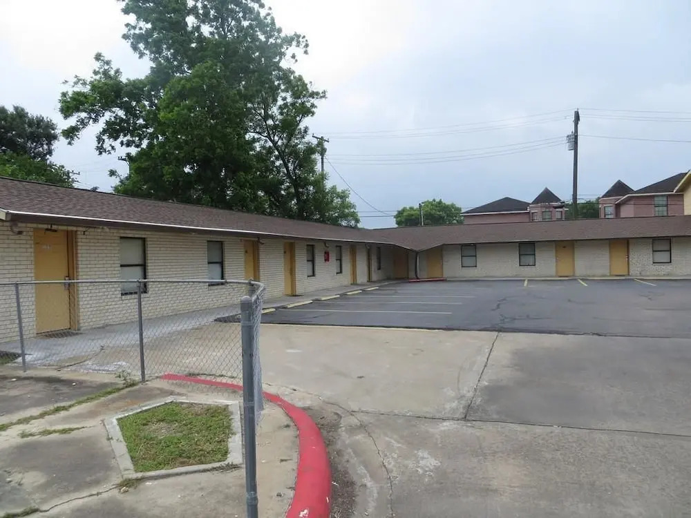 Travel Inn & Suites