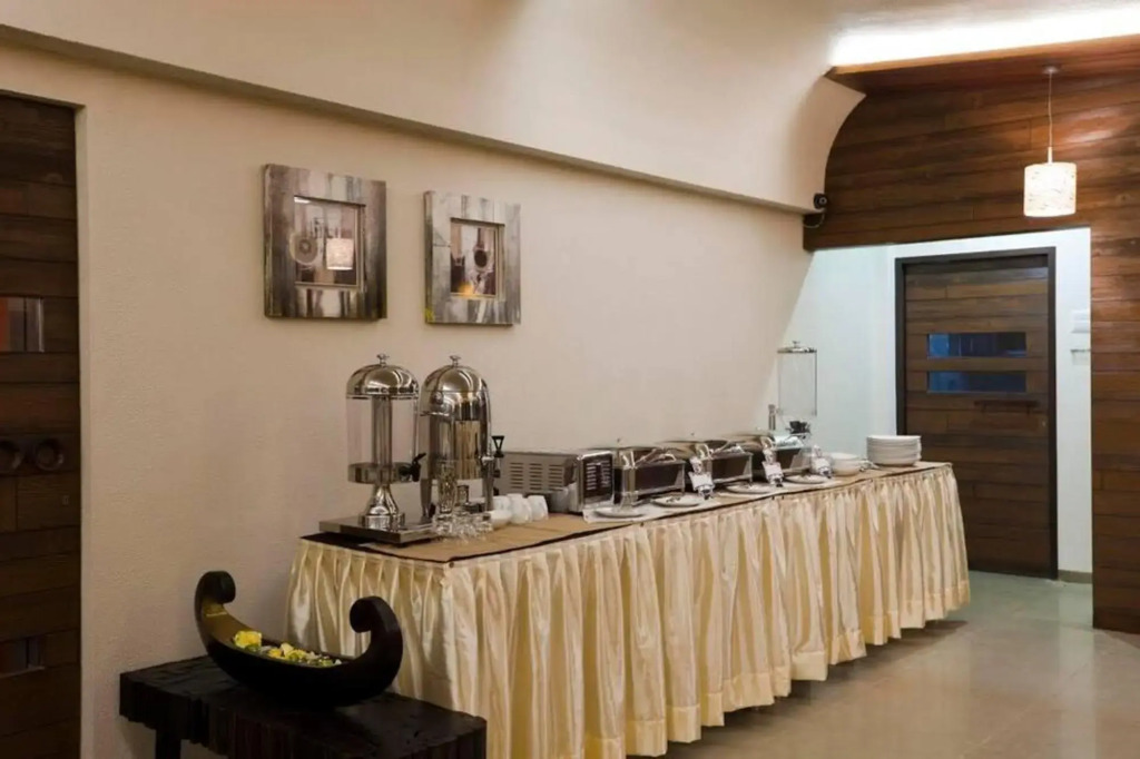 Skylark Business Hotel