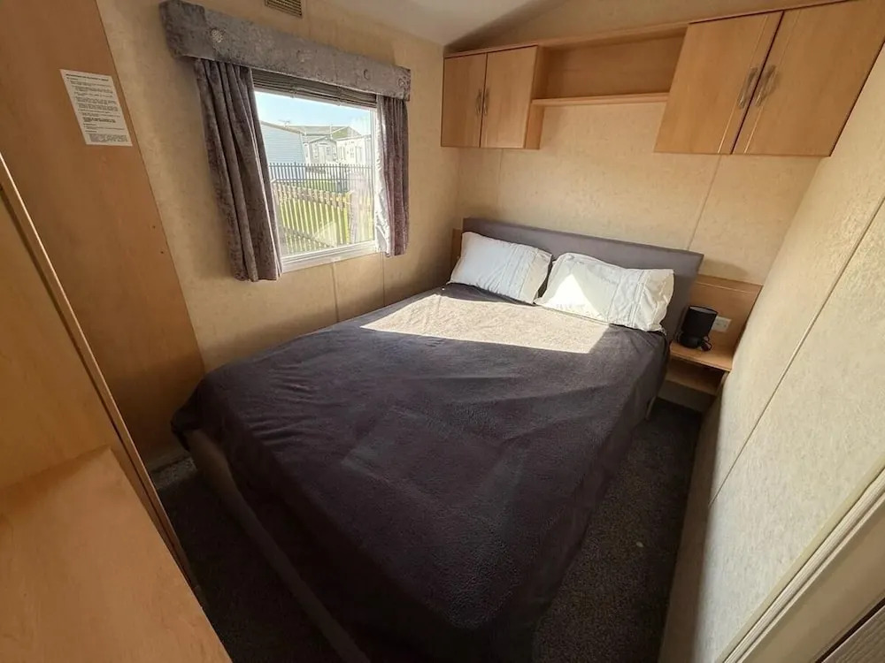 Seaside Caravan Sleeps 5 - Decking, Parking, Pets