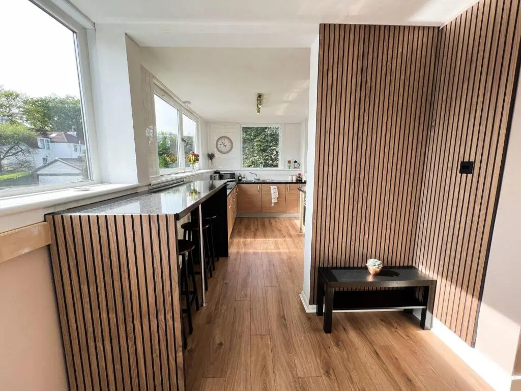 A Spacious Flat with Character - Private Car Space