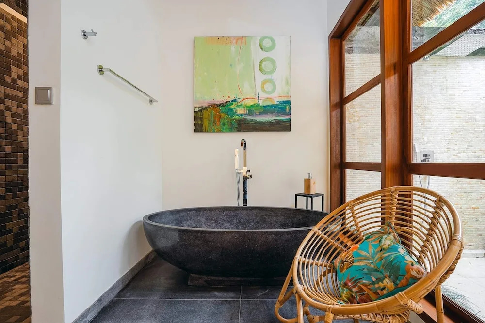 Villa Themma Jungle - Sumptuous 3BR Luxury Villa with Majestic Jungle View North of Ubud