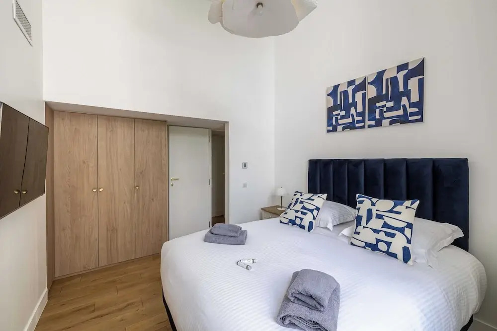 Luxury Renovated 4-room Apartment - rue Hoche - Bourgeois Building