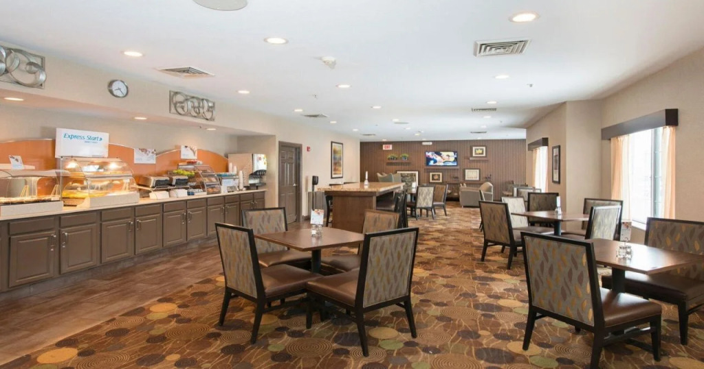 Holiday Inn Express & Suites Chicago Deerfield Lincolnshire by IHG