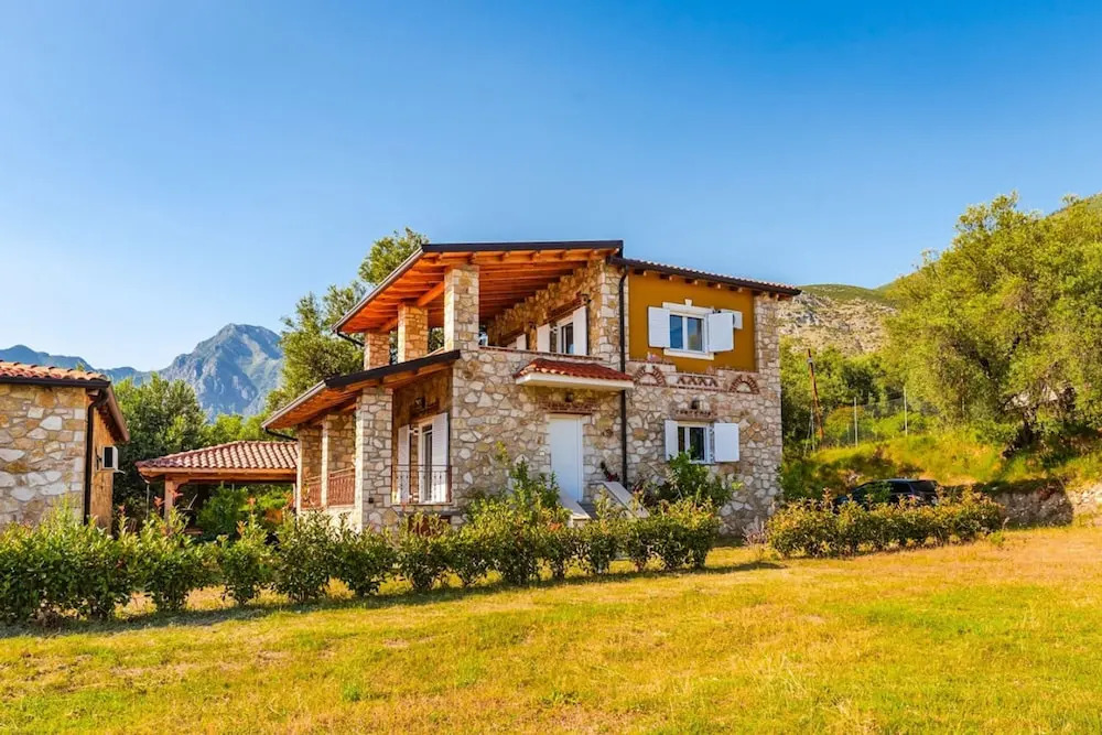 Siar The Large Villa by PikHost