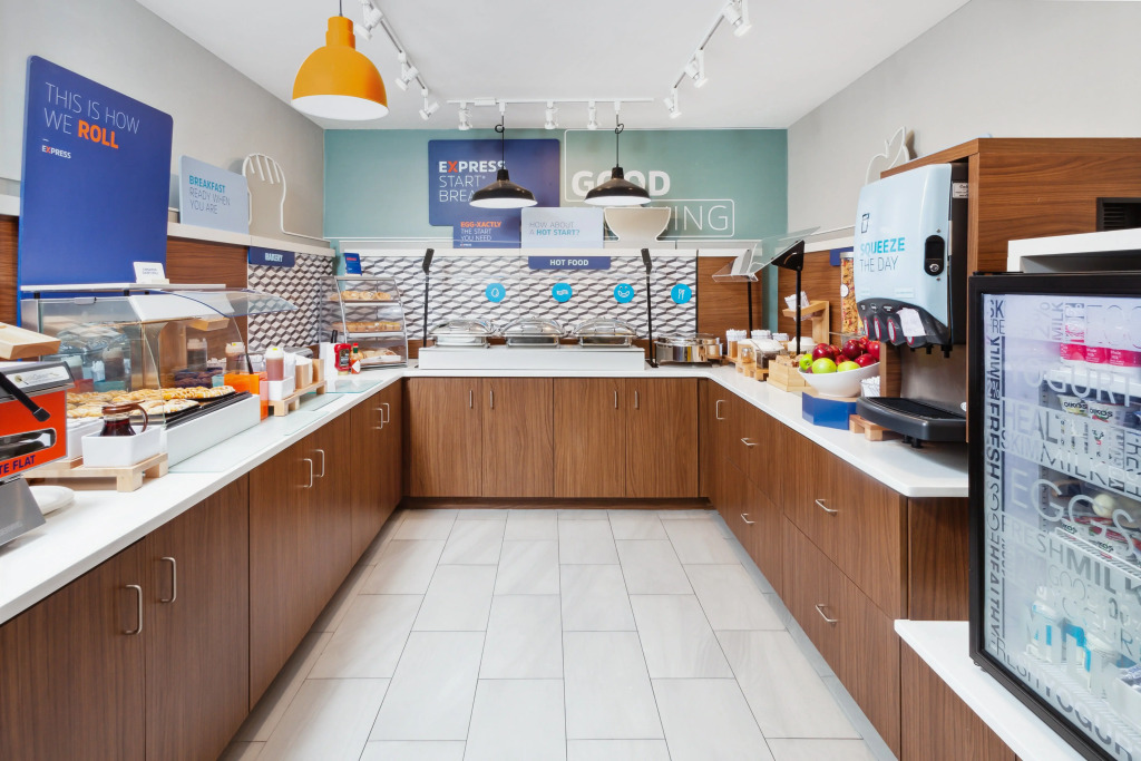 Holiday Inn Express Cleveland Airport - Brook Park by IHG
