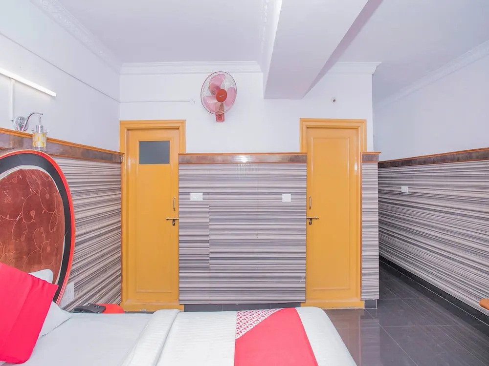 OYO 6889 Elite Deluxe Rooms