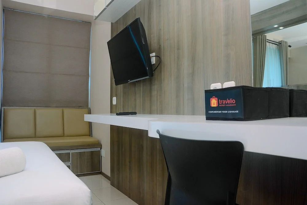 Comfy And Best Deal Studio Room Tifolia Apartment By Travelio