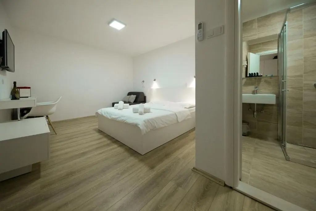 Rocky Beach Rooms