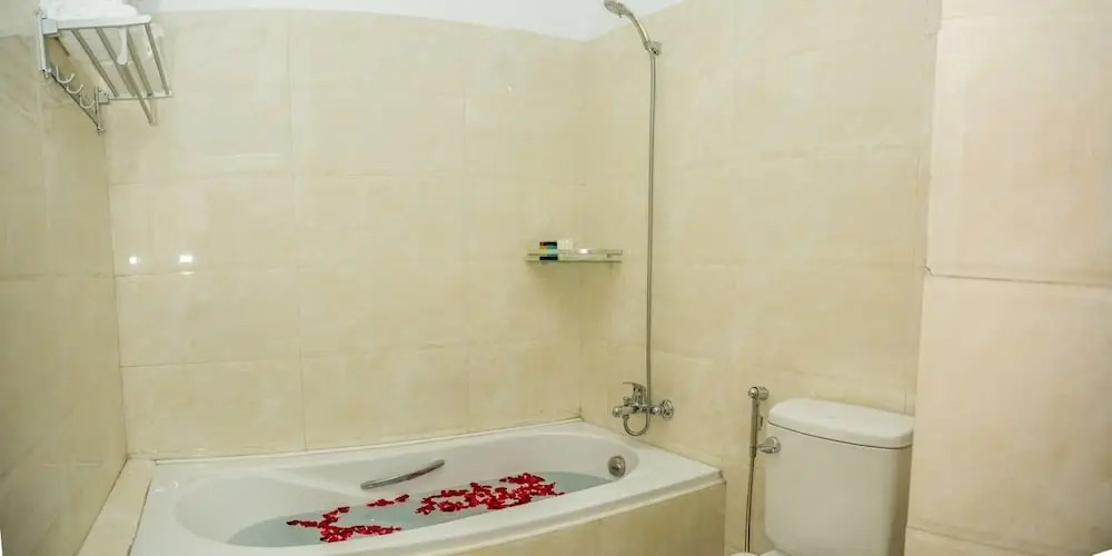 Shwe Pyi Thain Kha Hotel