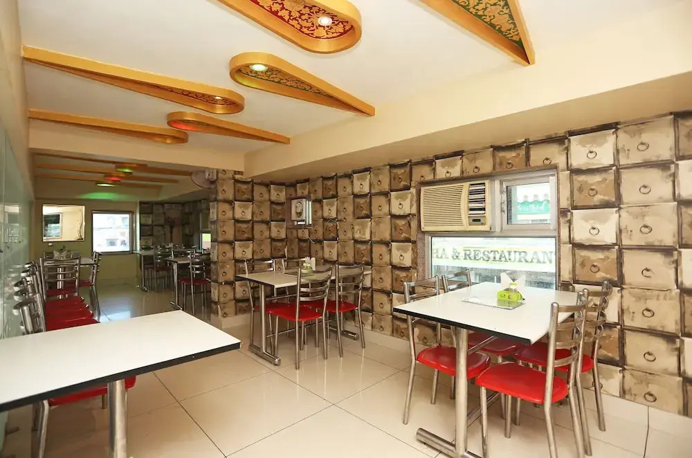 Oyo 23395 Hotel Taj & Restaurant