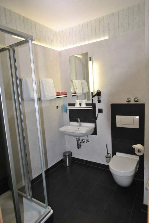 Hotel Cristall - Frankfurt City