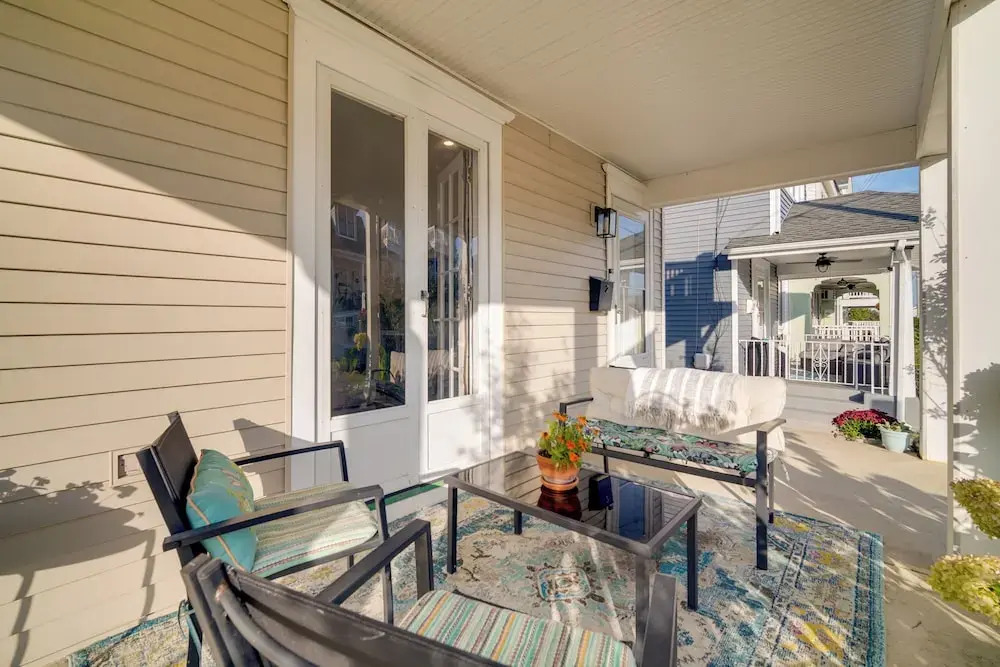 Walk to Beach: Dog-friendly Ventnor City Retreat!