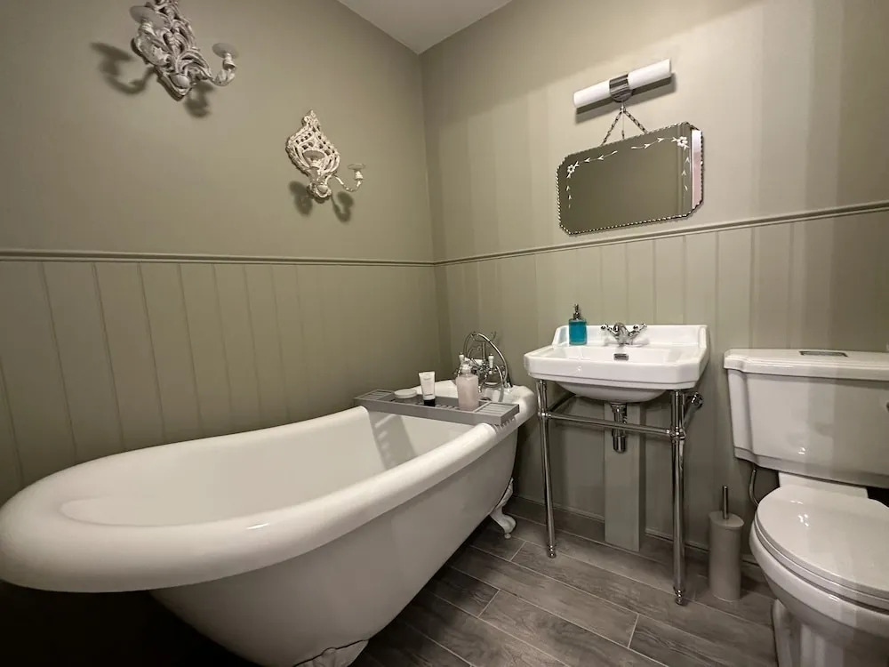 Cottage - Sleep 4, Pet Friendly & Enclosed Garden