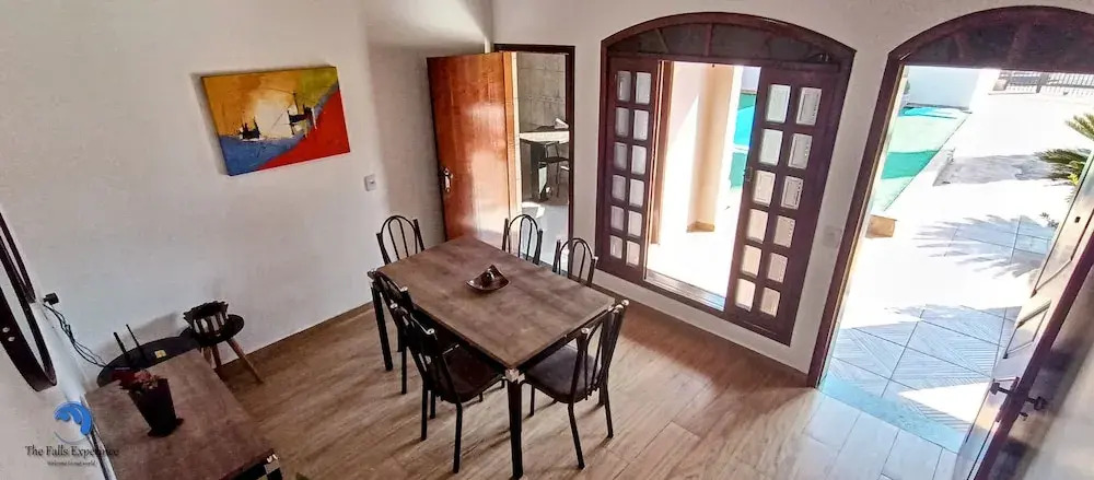 Casa com Piscina e Churrasqueira