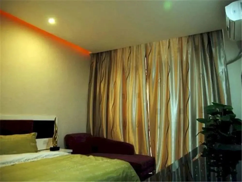 Xianning Xinyi Holiday Hotel
