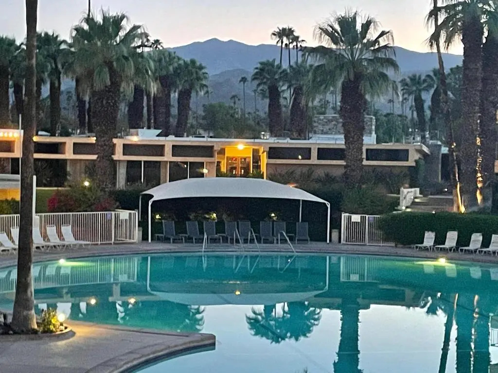 Large Creekside Studio at Shadow Mountain Resort and Club