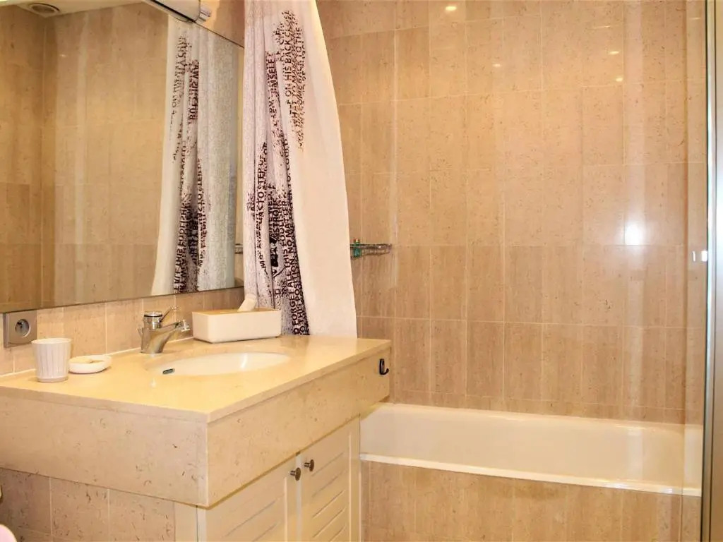 Appartement Villeneuve-Loubet, 1 pièce, 2 personnes - FR-1-252A-65
